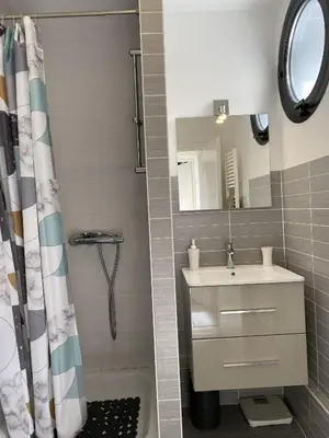 Salle de bains dans l'établissement La Bonneterie Appartement de charme avec terrasse