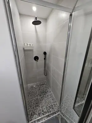 Salle de bains dans l'établissement Le 14B RDC