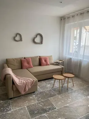 Coin salon dans l'établissement Charmant appartement-20 min Lyon-proche Aéroport-Eurexpo
