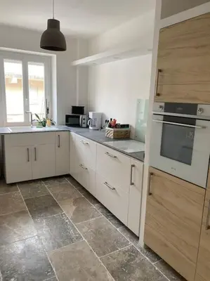 Cuisine ou kitchenette dans l'établissement Charmant appartement-20 min Lyon-proche Aéroport-Eurexpo