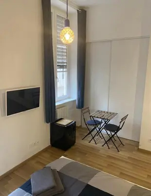 Télévision ou salle de divertissement dans l'établissement Chambre confort centre ville chez l'habitant