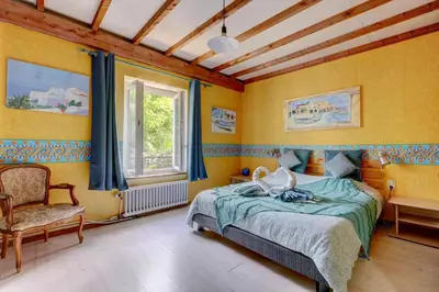 Un ou plusieurs lits dans un hébergement de l'établissement Charme authentique à Corbas - Authentic Charm in Corbas - 120m2 of Comfort-6 personnes