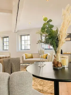 Coin salon dans l'établissement L'Amanté Spa -Balnéo -Vieux Lyon