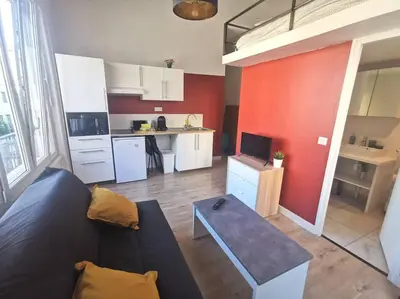 Cuisine ou kitchenette dans l'établissement Lumineux T1 de 23m2 à 100m des Métro/Tram