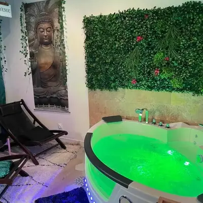 Maison Prestige Le Donjon des Plaisirs Jacuzzi