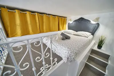 Un ou plusieurs lits dans un hébergement de l'établissement Duguesclin Baroque / appartement de charme