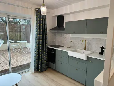 Cuisine ou kitchenette dans l'établissement L'Écrin de Marie-Lou Studio Cosy