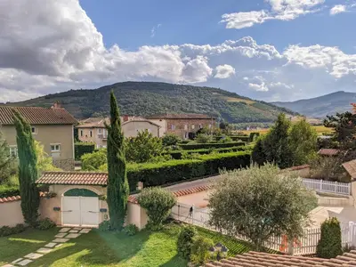 Vue générale sur la montagne ou vue sur la montagne depuis la maison de vacances