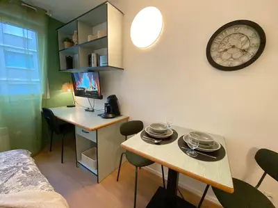 Cuisine ou kitchenette dans l'établissement L'Hermès - Wifi - Parking - Netflix