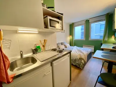 Cuisine ou kitchenette dans l'établissement L'Hermès - Wifi - Parking - Netflix