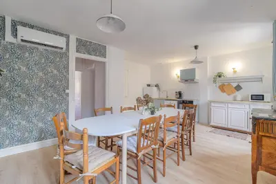 Cuisine ou kitchenette dans l'établissement Gîte La Terrasse, 4 chambres, 10 pers, Centre Ville