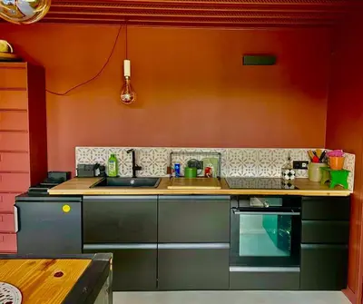 Cuisine ou kitchenette dans l'établissement Magnifique studio indépendant