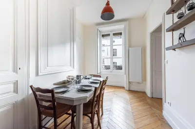 Cuisine ou kitchenette dans l'établissement Gusman - Longue durée dans le 2ème arrondissement