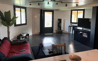 Cuisine ou kitchenette dans l'établissement Comme dans un écrin - T2 de 50 m² avec jardin, terrasse et piscine