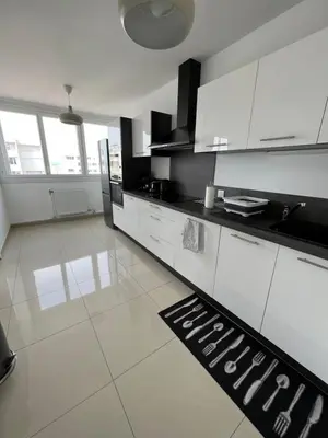 Cuisine ou kitchenette dans l'établissement Super 4 Pièces refait à neuf