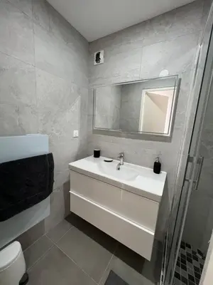 Salle de bains dans l'établissement Super 4 Pièces refait à neuf