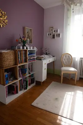 Bibliothèque dans la maison de vacances