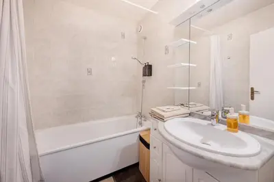 Salle de bains dans l'établissement Appartement proche du Parc de la Tête d'Or - Garage Gratuit