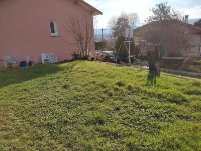 Jardin de l'établissement Maison dans quartier résidentiel