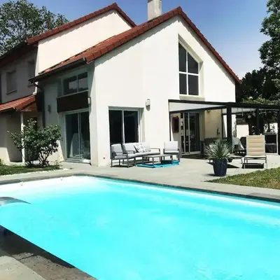 villa Lyon Collonges au mont d'or: Piscine/Bocuse