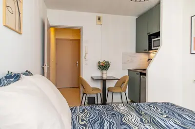 Un ou plusieurs lits dans un hébergement de l'établissement Villeurbanne Centre Appartement Meublé
