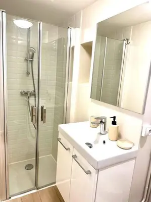 Salle de bains dans l'établissement T2 - lit XL, proche Part-Dieu, self check-in