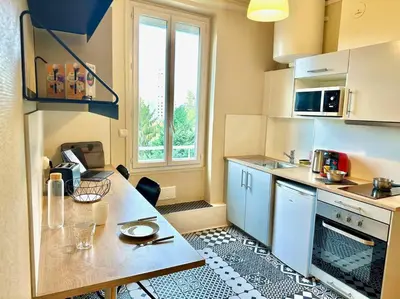 Cuisine ou kitchenette dans l'établissement T2 - lit XL, proche Part-Dieu, self check-in