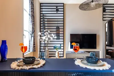 Télévision ou salle de divertissement dans l'établissement HOST INN NEAT SUITE
