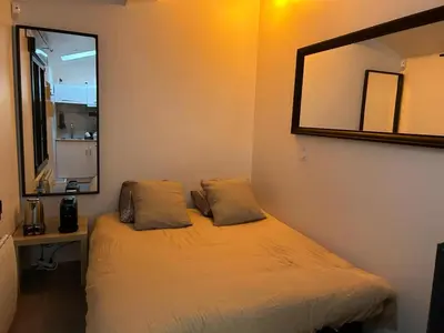 Un ou plusieurs lits dans un hébergement de l'établissement Studio villeurbanne