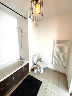 Salle de bains dans l'établissement l'Havana : Proche Gare Partdieu / aéroport / groupama stadium