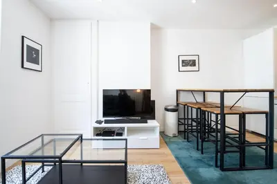 Télévision ou salle de divertissement dans l'établissement Lac Ness - Bel appartment central Part-Dieu