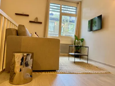 Télévision ou salle de divertissement dans l'établissement Suite Azure - Appartement 4 personnes - Check in h24 & Wifi