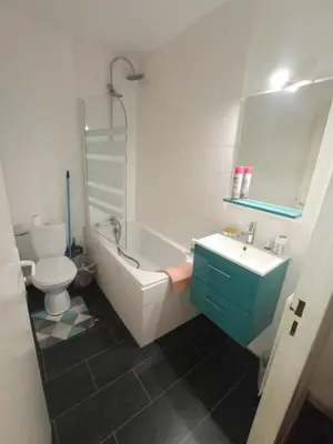 Salle de bains dans l'établissement Studio cosy à 10 minutes du centre-ville.