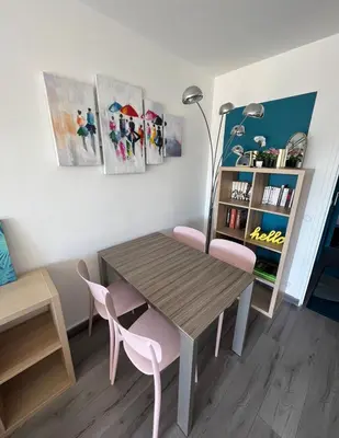 Bibliothèque dans l'appartement