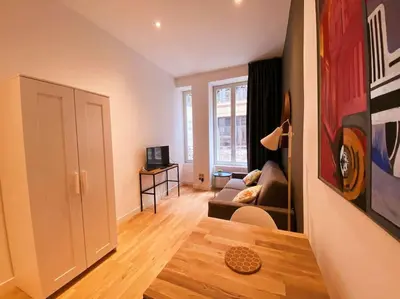 Télévision ou salle de divertissement dans l'établissement Le Petit Lyonnais - Coeur de Lyon - 2 pers.