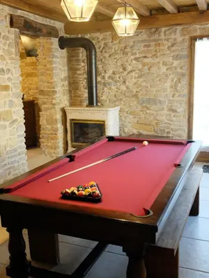 Billard dans l'établissement Le Grangeon 01