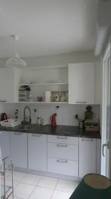 Cuisine ou kitchenette dans l'établissement Appartement confortable calme avec terrasse proche métro - accueil personnel