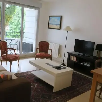 Appartement confortable calme avec terrasse proche métro - accueil personnel