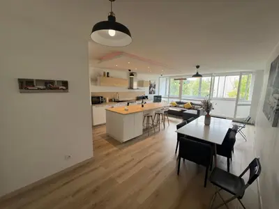 Cuisine ou kitchenette dans l'établissement Appartement 6-8 personnes, accès direct à Lyon