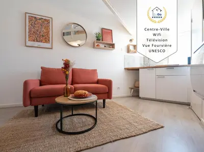 Cuisine ou kitchenette dans l'établissement BnGo I L'Élégant I Duplex Croix-Rousse vue sur Fourvière, 2 personnes, Cosy et moderne