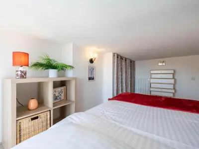 Un ou plusieurs lits dans un hébergement de l'établissement BnGo I L'Élégant I Duplex Croix-Rousse vue sur Fourvière, 2 personnes, Cosy et moderne