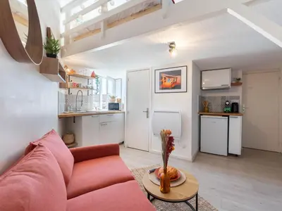 Cuisine ou kitchenette dans l'établissement BnGo I L'Élégant I Duplex Croix-Rousse vue sur Fourvière, 2 personnes, Cosy et moderne