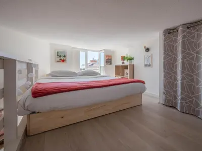 Un ou plusieurs lits dans un hébergement de l'établissement BnGo I L'Élégant I Duplex Croix-Rousse vue sur Fourvière, 2 personnes, Cosy et moderne