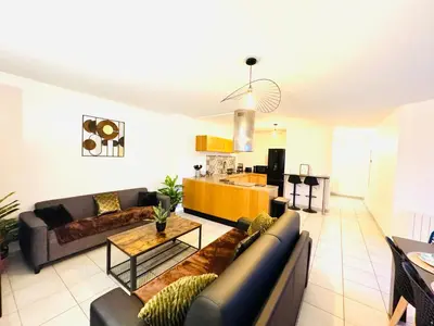 Cuisine ou kitchenette dans l'établissement *Le Golden Tropic* Magnifique T4 Terrasse+Parking