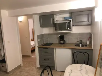 Cuisine ou kitchenette dans l'établissement CHARAVEL