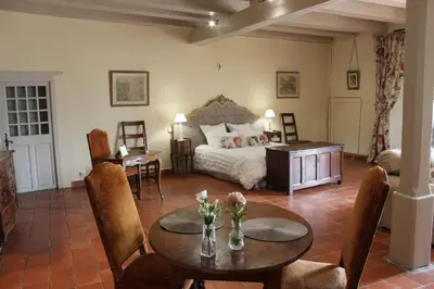 Coin salon dans l'établissement Château du Montellier