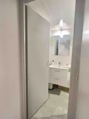 Salle de bains dans l'établissement Le Pélican Villardois - 2 chambres - centre