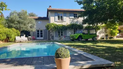 Piscine de l'établissement La Ruette aux Loups ou située à proximité