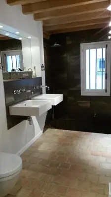Salle de bains dans l'établissement La Ruette aux Loups
