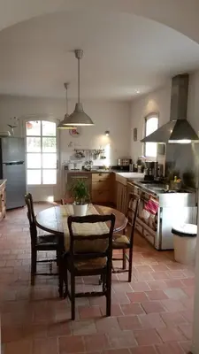 Cuisine ou kitchenette dans l'établissement La Ruette aux Loups